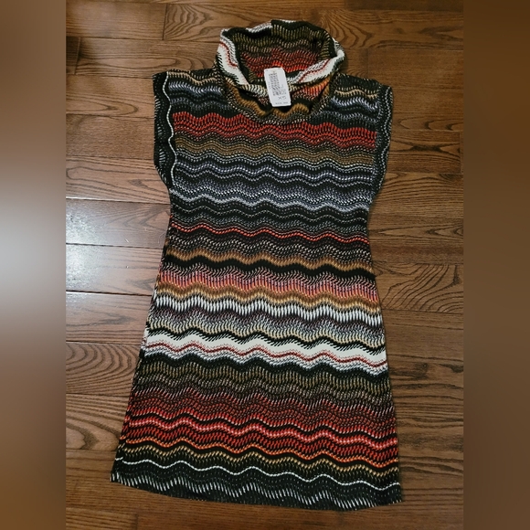 Papillon Top, NWT, beautiful colours, comfortable. Great for Fall with leggings. - Picture 1 of 9